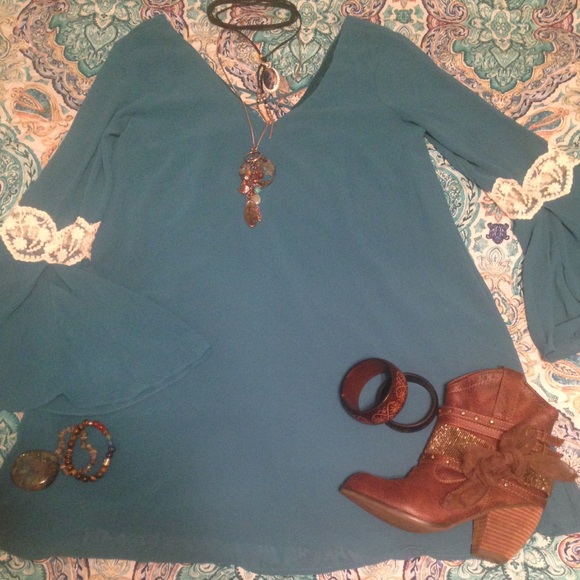 Umgee mini 70s style mini boho bell Sleeve dress - Picture 8 of 9